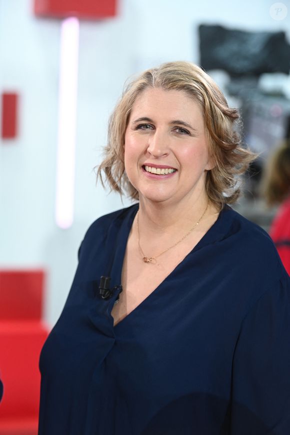 "Vive, Maison Mer" promet une expérience culinaire d'exception dans un cadre luxueux. 

Exclusif - Stéphanie Le Quellec lors de l'enregistrement de l'émission "Vivement dimanche" au studio Rive Gauche, présentée par M. Drucker avec une diffusion sur France 3 le 1er février 2026. © Guillaume Gaffiot/Bestimage