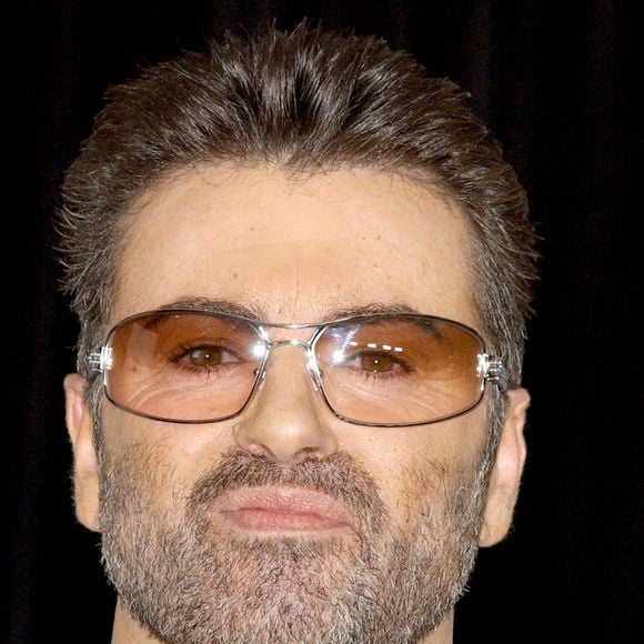 George Michael s'est tragiquement éteint le 25 décembre 2016 à l'âge de 53 ans...

George Michael pose pour des photos alors qu'il s'est arrêté pour signer des copies de son nouvel album Patience au Virgin Megastore Sunset Blvd à Los Angeles, le vendredi 21 mai 2004. Photo par Nicolas Khayat/Abaca