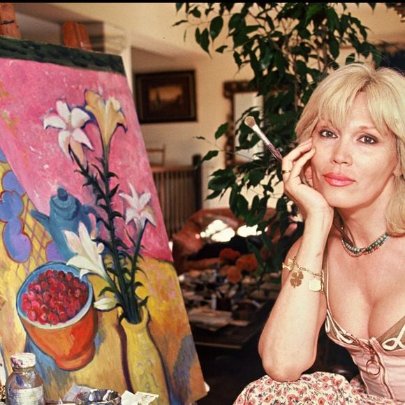 Archives — Amanda Lear dans sa villa de Saint-Rémy-de-Provence.