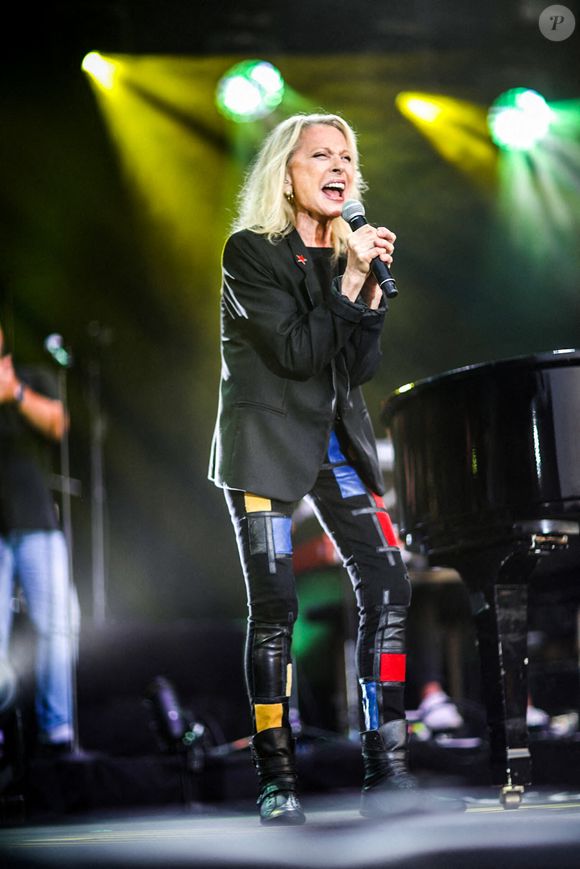 Veronique Sanson inaugurera la scène de L'Arena5 à Bruxelles pour des concerts en plein air tout au long de l'été. Le premier concert sur l'Arena5, la nouvelle salle de concert en plein air située sur la place de Belgique au Heysel, aura lieu le jeudi 22 juillet. L'objectif de cette initiative est de relancer la saison estivale à Bruxelles et l'industrie musicale.  Bruxelles, Belgique, le 23 juillet 2021. Photo par Igor Pliner/bePress Photo Agency/bppa/ABACAPRESS.COM