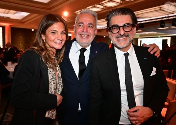 Stéphane Hasbanian, Katia Hasbanian et Denis Djorkaeff  au dîner annuel du CCAF (Conseil de coordination des associations arméniennes de France) à l'hôtel du collectionneur à Paris le 11 mars 2025
Comme chaque année, la onzième édition du désormais fameux dîner du CCAF a fait salle comble. 450 personnes se sont retrouvées dans les salons de l'hôtel du collectionneur, à Paris. Lors du cocktail, plusieurs personnalités politiques ont eu l'occasion de s'entretenir avec les invités.
Comme de coutume, un certain nombre de figures intellectuelles étaient également au dîner.
C'est Nelson Monfort qui a présenté la soirée en rappelant que la soirée est l'occasion de nous retrouver et de réaffirmer les liens profonds qui unissent la France et l'Arménie, liens tissés par l'histoire, la culture et des valeurs communes.
Cette soirée incarne à la fois un hommage solennel et un appel à l'action. Hommage envers celles et ceux qui oeuvrent sans relâche pour la cause arménienne; mais appel à la communauté internationale pour qu'elle s'engage résolument pour la justice et la paix.

© Christian Liewig / Bestimage