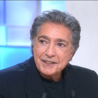 "Je me dois d'être là" : Frédéric François marié depuis 56 ans à Monique, cette règle qu'il s'impose pour la mère de ses 4 enfants