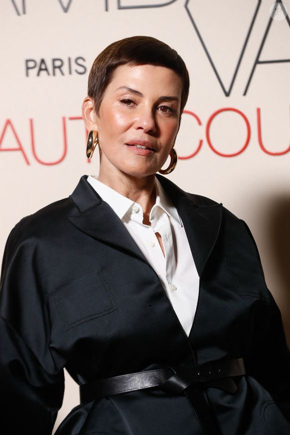 Il s'agit de Cristina Cordula.

Cristina Cordula - Photocall du défilé Giambattista Valli au pavillon Vendôme pour la collection Haute Couture Printemps/Eté 2025 lors de la Fashion Week de Paris (PFW), France, le 27 janvier 2025. © Christophe Clovis / Bestimage