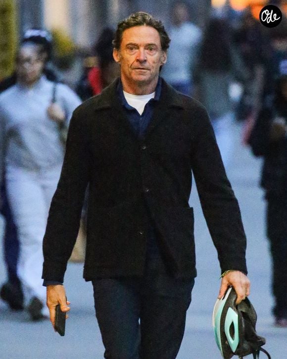 Exclusif – New York (États-Unis) – Hugh Jackman est aperçu se rendant à un dîner à vélo dans les rues de New York.


Backgrid USA / Bestimage