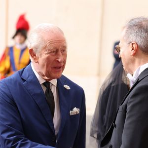 Le roi Charles III d'Angleterre et Camilla Parker Bowles, reine consort d'Angleterre, arrivent au Vatican à Rome, le 23 octobre 2025. Photo par PA Photo/ Bestimage