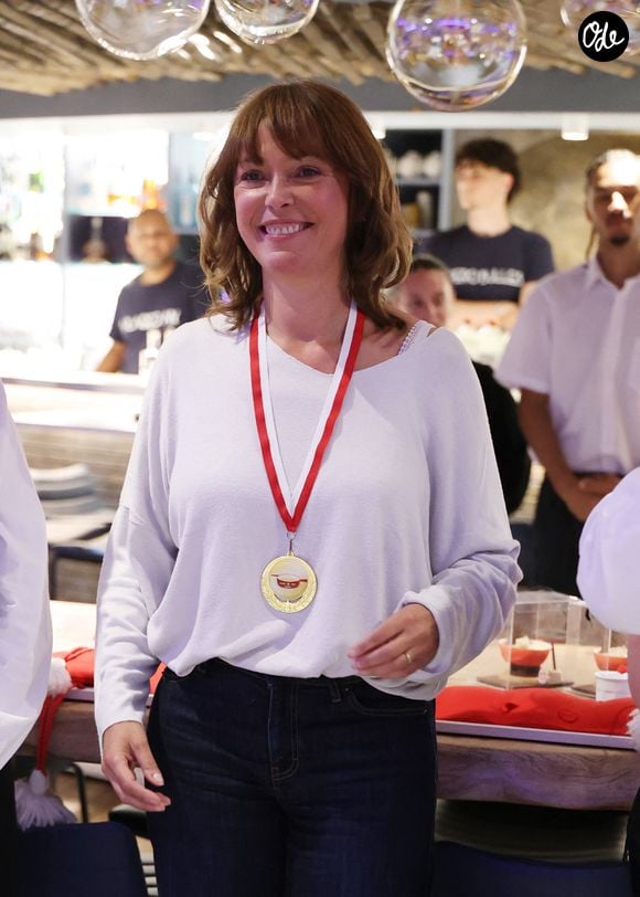 Exclusif - Séance photo - . Sandrine Quétier lors de l'intronisation de la confrérie de la Fondue Savoyarde lors de la 5e édition du Festival du cinéma français et de la gastronomie (7e art et gastronomie) à Aix-les-Bains le 5 juin 2026


 © Denis Guignebourg /Bestimage