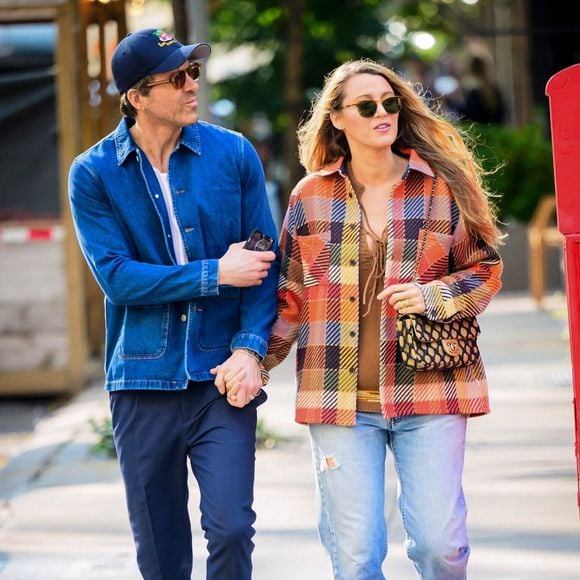 Exclusif - Blake Lively et son mari Ryan Reynolds se baladent à pied à New York le 11 octobre 2024.