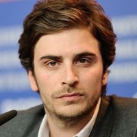 Roman Kolinka : Le fils de Richard Kolinka et de Marie Trintignant vit dans les Cévennes, il tient une adresse très prisée