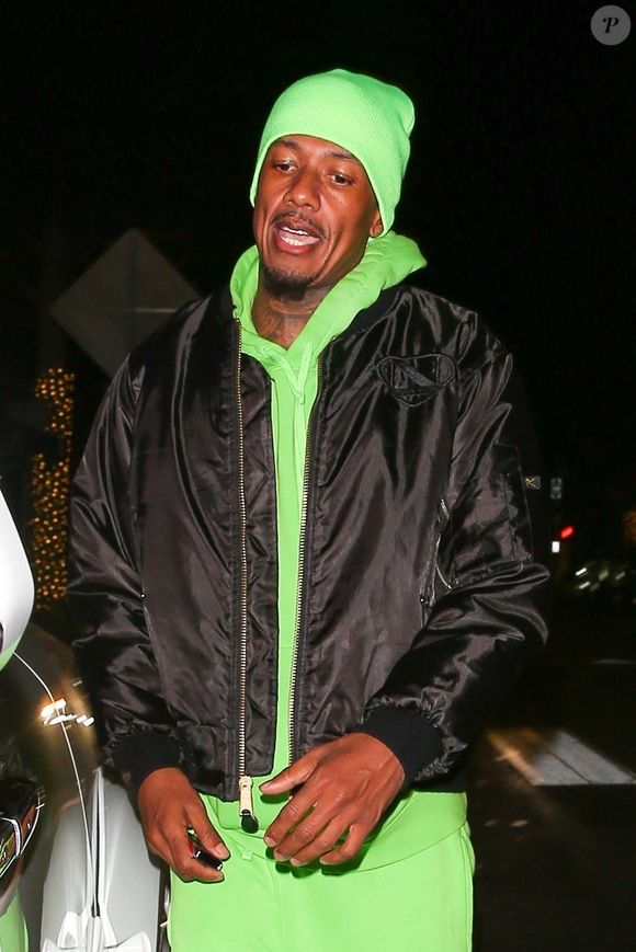 Beverly Hills, CA -  23/07/2025 - Nick Cannon a été photographié quittant le restaurant Marea à Beverly Hills après un dîner avec sa mère. Backgrid USA / Bestimage