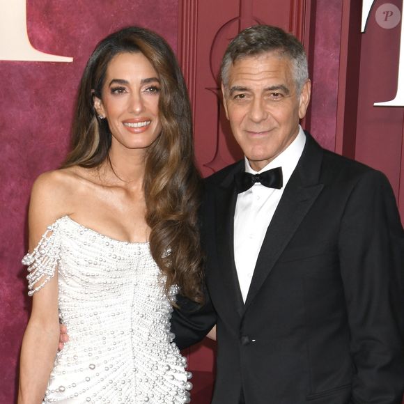 Ils ont également indiqué que l'acteur était quelqu'un de "très gentil et surtout très accessible".  "C'est une icône connue par toutes les générations à travers le monde", peut-on lire dans La Provence.

Amal et George Clooney à la soirée Radio City Music Hall lors des Tony Awards 2025 à New York. Crédit photo : Backgrid USA / Bestimage