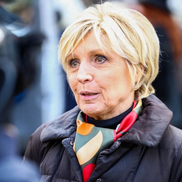 Évelyne Dhéliat lors des obsèques du présentateur du journal télévisé français Jean-Pierre Pernaut à la basilique Sainte-Clotilde à Paris, France, le 9 mars 2022. Photo par Nasser Berzane/ABACAPRESS.COM
