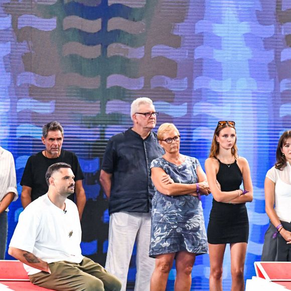 Manon Bousquet (fille de L.Manaudou et F.Bousquet) - , Laure Manaudou, Jean-Luc Manaudou, sa femme Olga, Elsa Bois, Nicolas Manaudou - Florent Manaudou - Hommage à Florent Manaudou lors des Championnats d'Europe de natation au centre aquatique olympique à Saint-Denis le 15 août 2026

© Baptiste Autissier / PsnewZ / Bestimage