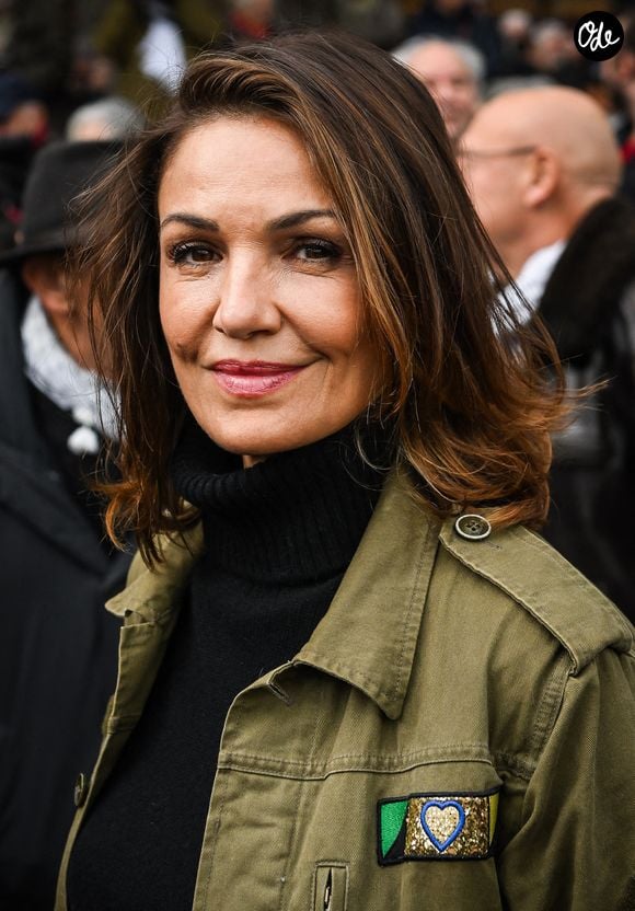 Nadia Fares participe à une marche silencieuse aux côtés de célébrités et d'artistes engagés pour la paix au Moyen-Orient, à Paris, en France, le 19 novembre 2023. Photo : Zuma/ABACAPRESS.COM
