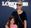 Exclusif - Adriana Karembeu, qui a récupéré sa fille Nina, est passée à l'espace VIP lors de la 12ème édition du Longines Paris Eiffel Jumping sur le Champ-de-Mars à Paris le 21 juin 2026.

© Tiphaine Lebely / Bestimage