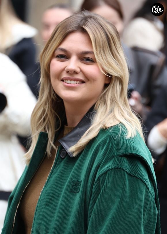 La chanteuse s'est aussi lancée en parallèle dans une carrière de comédienne

Louane aux arrivées du défilé Miu Miu Collection Femme Prêt-à-Porter Printemps/Eté 2026 lors de la Fashion Week de Paris (PFW), au Conseil Économique, social et environnemental, Palais d'lena, à Paris, France, le 6 octobre 2025. © Denis Guignebourg / Bestimage
