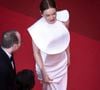 Vaillante, Emma Stonea d'abord essayé d'éloigner elle-même l'insecte, mais l'abeille semblait bien déterminée à rester près d'elle.
Ari Aster, Emma Stone - Montée des marches du film « Eddington » lors du 78ème Festival International du Film de Cannes, au Palais des Festivals à Cannes. Le 16 mai 2025
© Olivier Borde / Bestimage