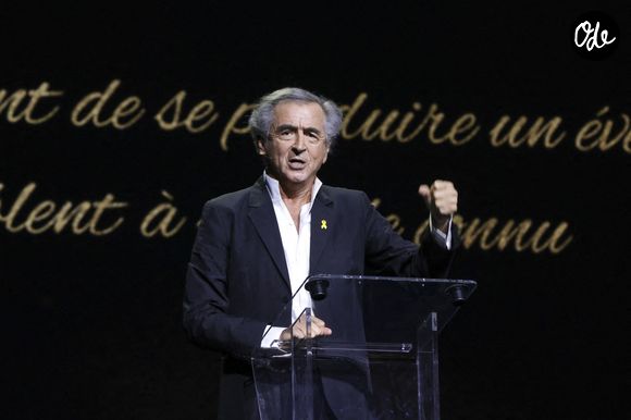 Bernard-Henri Lévy lors d'une cérémonie organisée par le Conseil des institutions juives de France (CRIF) en hommage aux victimes des attentats du Hamas du 7 octobre 2023 contre Israël, à l'occasion du premier anniversaire de l'événement, à Paris, le 7 octobre 2024. © Jack Tribeca / Bestimage