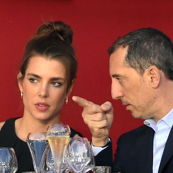 Malheureusement deux ans plus tard, le couple se sépare… 

Charlotte Casiraghi et Gad Elmaleh - Soirée de cloture du 20ème Jumping International de Monte-Carlo au Port Hercule de Monaco à Monte-Carlo, le 27 juin 2015. @JUNIOR / BESTIMAGE
