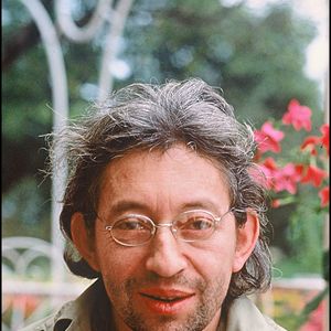 “En 1951, je l’épouse, vêtue de noir (...) Deux jours plus tard, je ­surprends Lulu avec la lingère de l’insti­tu­tion !”, se souvient-t-elle 

Archives - Serge Gainsbourg à Saint-Tropez.