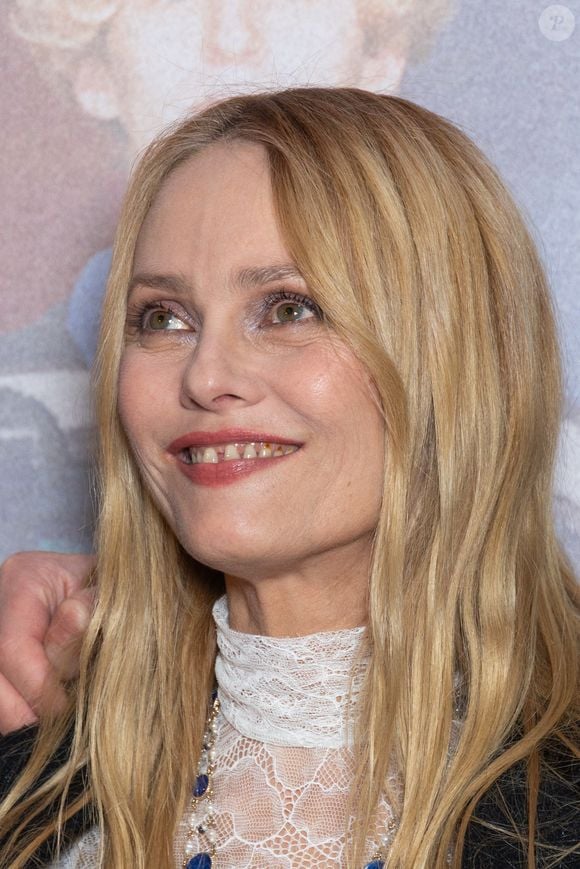 "C'est un super compositeur, mon fils. J'aime beaucoup, vraiment, sa musique m'inspire beaucoup", a-t-elle ajouté à propos de Jack. 

Vanessa Paradis assiste à l'avant-première du film 'T'as Pas Changé' au Pathe Palace le 04 novembre 2025 à Paris, France. 
Photo par Nasser Berzane/ABACAPRESS.COM