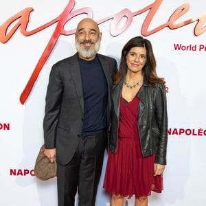 Jean-Marc Barr et sa compagne Stella di Tocco - Avant-première mondiale du film "Napoléon" à la Salle Pleyel à Paris le 14 novembre 2023. © Olivier Borde / Bestimage