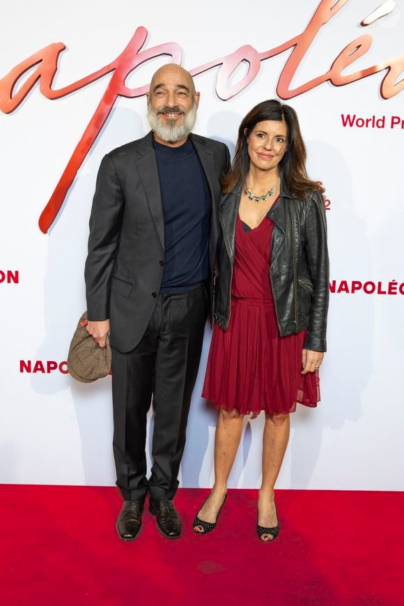 Jean-Marc Barr et sa compagne Stella di Tocco - Avant-première mondiale du film "Napoléon" à la Salle Pleyel à Paris le 14 novembre 2023. © Olivier Borde / Bestimage