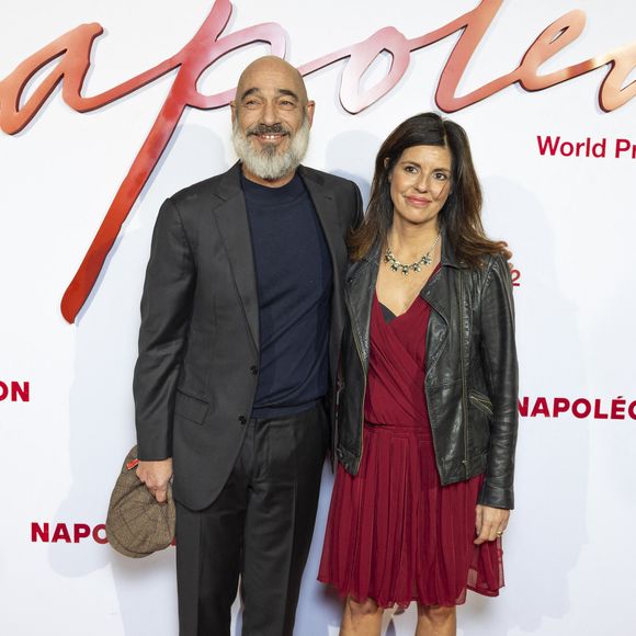 Jean-Marc Barr et sa compagne Stella di Tocco - Avant-première mondiale du film "Napoléon" à la Salle Pleyel à Paris le 14 novembre 2023. © Olivier Borde / Bestimage
