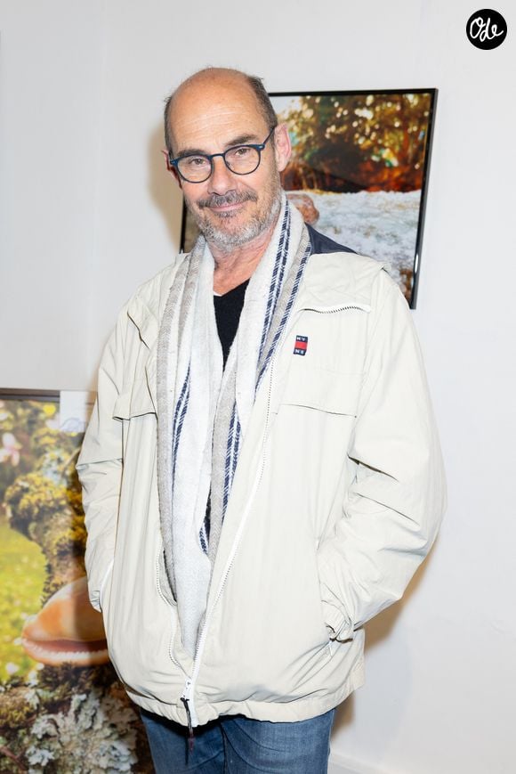 Bernard Campan estime néanmoins que leur relation s'est enrichie d'une profonde complicité, faite de tendresse, de soutien et de nombreux fous rires.

Bernard Campan - Pascal Legitimus célèbre ses cinquante ans de carrière et présente une exposition photographique de son travail sur les coquillages au Studio Design Center à Paris le 24 mars 2025.

© Jeremy Melloul / Bestimage