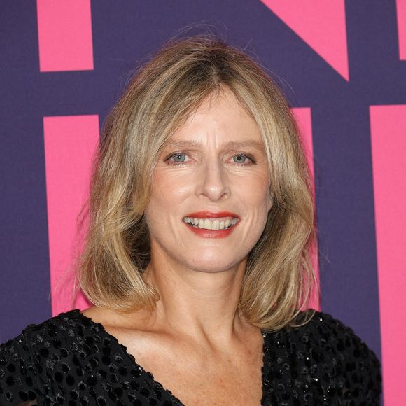 Et ce n'est pas une petite chute puisque l'actrice a confié avoir un traumatisme crânien.

Karin Viard - Avant-première du film "Une Nuit" d'Alex Lutz au cinéma Pathé Beaugrenelle à Paris le 22 juin 2023. © Coadic Guirec/Bestimage