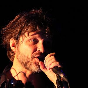 Une vidéo de Bertrand Cantat refait surface

Exclusif - Bertrand Cantat (ex-membre du groupe "Noir Désir" et actuel membre du groupe "Détroit") fait une pause dans sa carrière musicale et se lance dans une tournée de lecture de textes poétiques avec deux musiciens autour de lui. Son nouveau spectacle de lecture (Condor Live) est tiré du livre "Condor" de Caryl Ferey. C'est une oeuvre allégorique et hallucinée, d'un couple fuyant la mort dans le Chili d'après Pinochet. Cenon.
© Patrick Bernard/ Bestimage