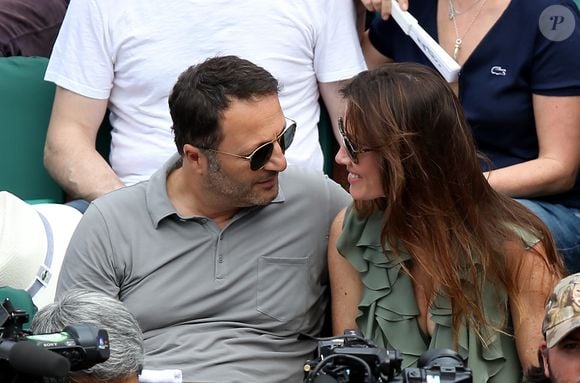 Arthur (Jacques Essebag) et sa compagne Mareva Galanter dans les tribunes lors de la finale homme des Internationaux de Tennis de Roland-Garros à Paris, le 11 juin 2017. © Jacovides-Moreau/Bestimage