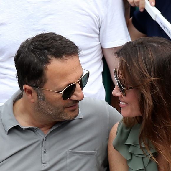 Arthur (Jacques Essebag) et sa compagne Mareva Galanter dans les tribunes lors de la finale homme des Internationaux de Tennis de Roland-Garros à Paris, le 11 juin 2017. © Jacovides-Moreau/Bestimage