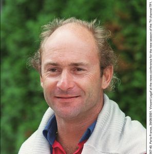 Vincent Lagaf à la conférence de presse de la nouvelle saison de la chaîne de télévision TF1, Paris-France, le 29/08/2001. Crédit Francis Petit/Abaca