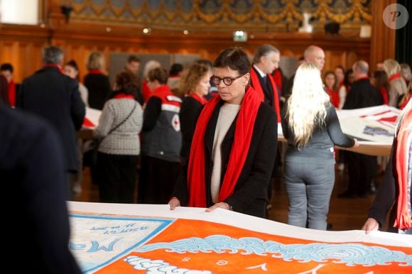 Avec une nouvelle permanence de dépistage au sein de Fight Aids Monaco, la princesse insiste : "Il n’y a aucune honte à se faire dépister". Espérons que le message soit passé ! 

La princesse Stéphanie de Monaco et sa fille Camille Gottlieb assistent au déploiement des courtepointes à l'occasion de la journée mondiale de lutte contre le SIDA avec Fight Aids Monaco au musée océanographique de Monaco le 1er décembre 2025. @Jean-François Ottonello / Nice Matin / Bestimage