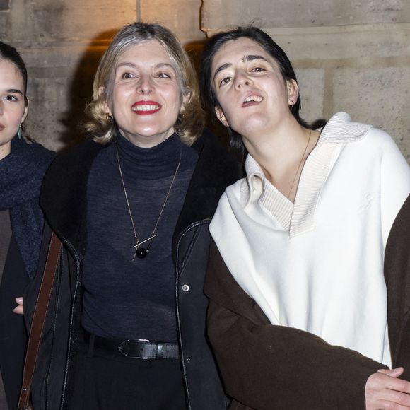 Rebecca Elkaim, Valerie Donzelli, Gabriel Donzelli lors du Photocall du Défilé de mode Jacquemus Collection Hommes Automne Hiver Printemps-Été dans le cadre de la Fashion Week de Paris, France, le 25 janvier 2026.
 
© Olivier Borde / Bestimage