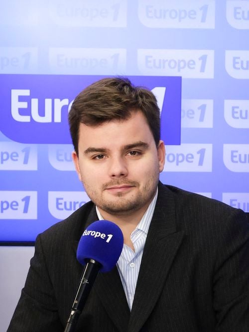 Gauthier Le Bret en vacances avec Éloïse et leur fils Marcel dans la région la plus foudroyée de France