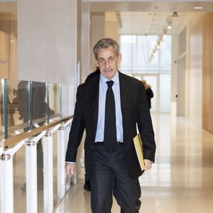 Nicolas Sarkozy a été condamné dans l'affaire dite des écoutes

L'ancien président français Nicolas Sarkozy - N.Sarkozy et 11 autres prévenus arrivent au tribunal de Paris pour leur procès pour des accusations de financement illégal de la campagne présidentielle victorieuse de 2007 par le dictateur M.Kadhafi, le 29 janvier 2025. © Pierre Perusseau/Bestimage