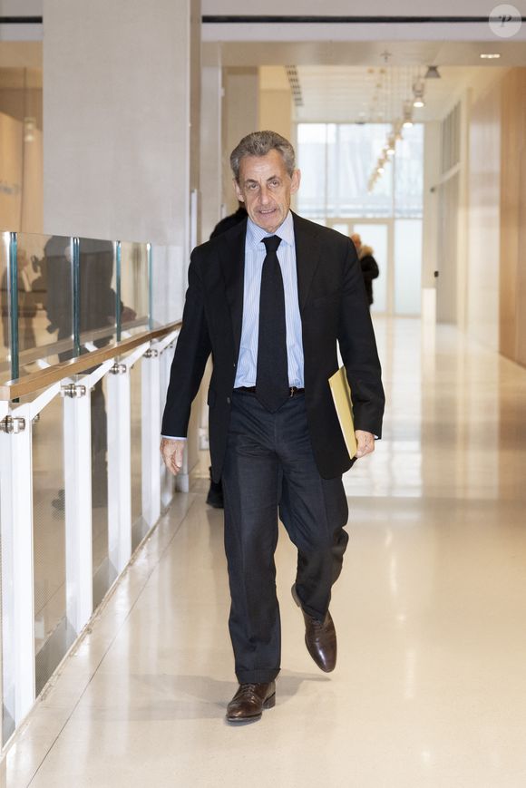 Nicolas Sarkozy a été condamné dans l'affaire dite des écoutes

L'ancien président français Nicolas Sarkozy - N.Sarkozy et 11 autres prévenus arrivent au tribunal de Paris pour leur procès pour des accusations de financement illégal de la campagne présidentielle victorieuse de 2007 par le dictateur M.Kadhafi, le 29 janvier 2025. © Pierre Perusseau/Bestimage