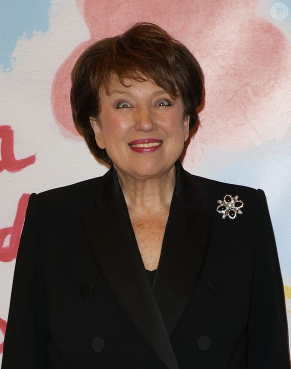 Il s'agit de Roselyne bachelot

Roselyne Bachelot-Narquin - Photocall du 30ème Gala de l’Espoir donné au profit de la recherche contre le cancer au théâtre des Champs-Elysées à Paris le 18 novembre 2024. © Coadic Guirec/Bestimage