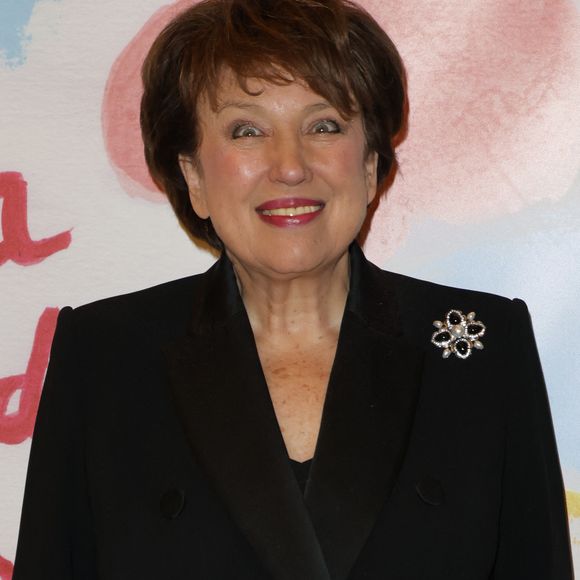 Il s'agit de Roselyne bachelot

Roselyne Bachelot-Narquin - Photocall du 30ème Gala de l’Espoir donné au profit de la recherche contre le cancer au théâtre des Champs-Elysées à Paris le 18 novembre 2024. © Coadic Guirec/Bestimage