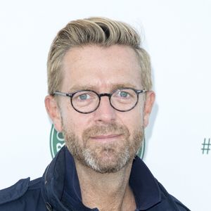 Il a également dû affronter de lourds problèmes de santé dans le secret, cachant sa maladie auto-immune pendant treize ans.

Alexandre Delpérier - Evénement "Smash Perrier" du deuxième étage de la Tour Eiffel au Champ-de-Mars à Paris le 8 juin 2017.  © Pierre Perusseau/Bestimage