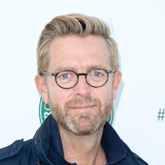 Il a également dû affronter de lourds problèmes de santé dans le secret, cachant sa maladie auto-immune pendant treize ans.

Alexandre Delpérier - Evénement "Smash Perrier" du deuxième étage de la Tour Eiffel au Champ-de-Mars à Paris le 8 juin 2017.  © Pierre Perusseau/Bestimage