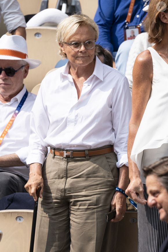 Muriel Robin en tribunes lors de la finale messieurs des Internationaux de France de Tennis de Roland Garros 2025 (jour 15), à Paris, France, le 8 juin 2025. © Cyril Moreau/Bestimage