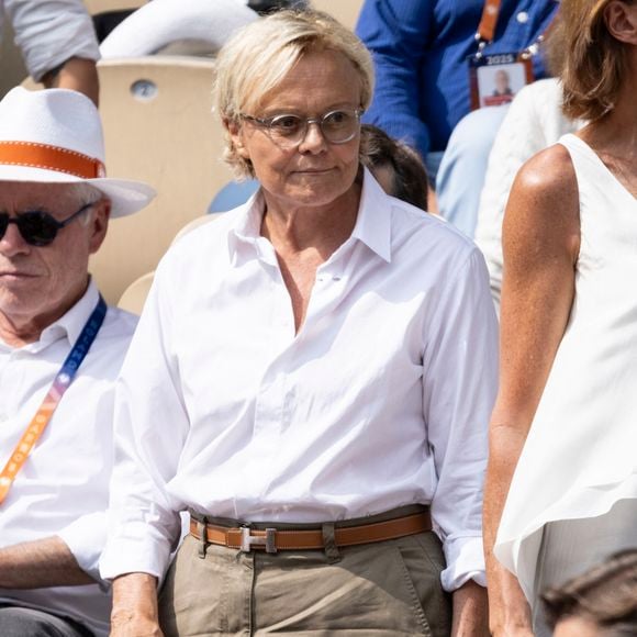 Muriel Robin en tribunes lors de la finale messieurs des Internationaux de France de Tennis de Roland Garros 2025 (jour 15), à Paris, France, le 8 juin 2025. © Cyril Moreau/Bestimage