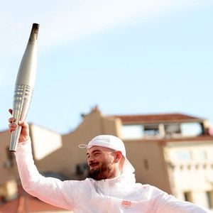 Jul lors de la cérémonie d'arrivée de la flamme olympique au Vieux-Port de Marseille, France, le 8 mai 2024. © Dominique Jacovides/Bestimage