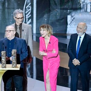 Un César spécial pour la troupe du Splendid, Josiane Balasko, Michel Blanc, Thierry Lhermitte, Marie-Anne Chazel, Gérard Jugnot, Christian Clavier et Bruno Moynot, sur scène lors de la 46ème cérémonie des César à l'Olympia à Paris le 12 mars 2021. ©   Pierre Villard/ Pool / Bestimage
