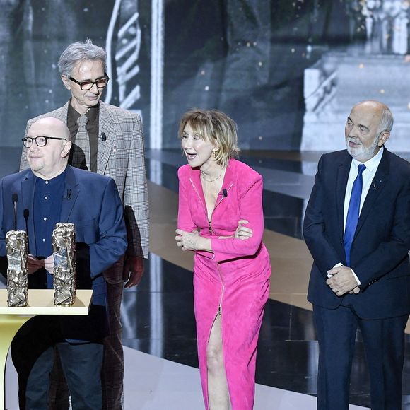 Un César spécial pour la troupe du Splendid, Josiane Balasko, Michel Blanc, Thierry Lhermitte, Marie-Anne Chazel, Gérard Jugnot, Christian Clavier et Bruno Moynot, sur scène lors de la 46ème cérémonie des César à l'Olympia à Paris le 12 mars 2021. ©   Pierre Villard/ Pool / Bestimage