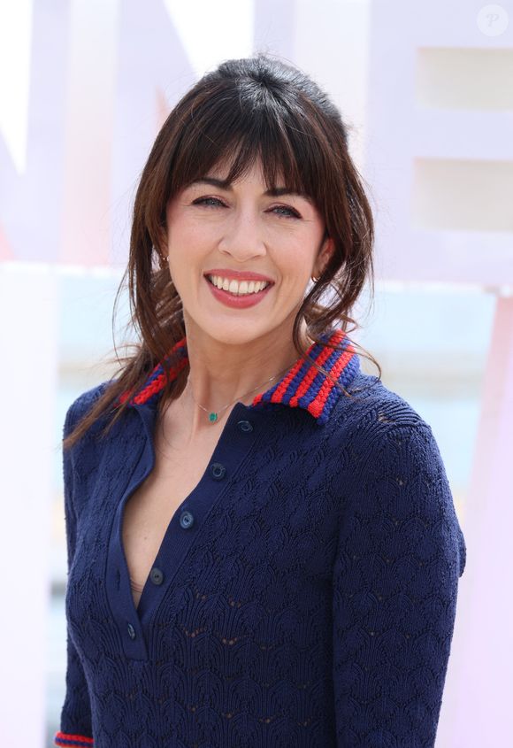 Nolwenn Leroy lors du photocall de 'Broceliande' sur la plage du Majestic lors de la 7eme saison de 'CanneSeries' à Cannes le 7 Avril 2024.
© Denis Guignebourg/BestImage