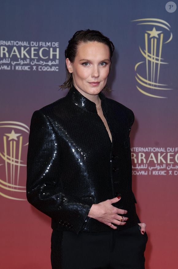 D'autres célébrités ont brillé sur le tapis rouge comme Ana Girardot, par exemple. 
Ana Girardot - Tapis rouge du 21ème Festival du film de Marrakech au Maroc le 2 Décembre 2024. © Dominique Jacovides/Bestimage