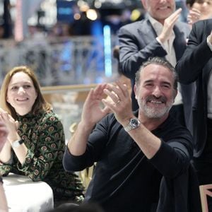 La sportive révèle pourquoi elle voulait tant appeler leur fille Jeanne

Jean Dujardin et sa femme Nathalie Péchalat (nouvelle présidente de l'association "Premiers de Cordée") - Dîner de charité Breitling à la Samaritaine pour l’association "Premiers de Cordée" à Paris le 4 avril 2024. © Rachid Bellak/Bestimage